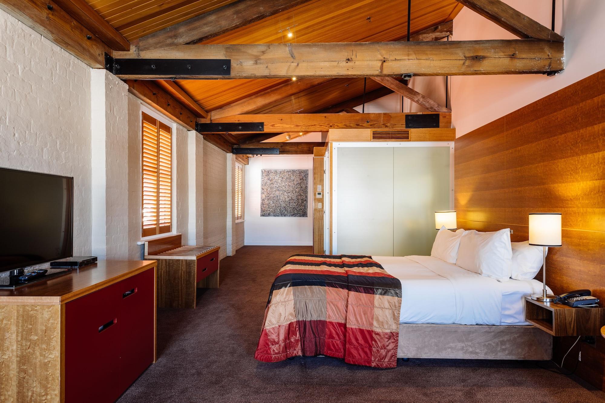 The Henry Jones Art Hotel Hobart Exterior foto A room at the Hotel Valley Ho