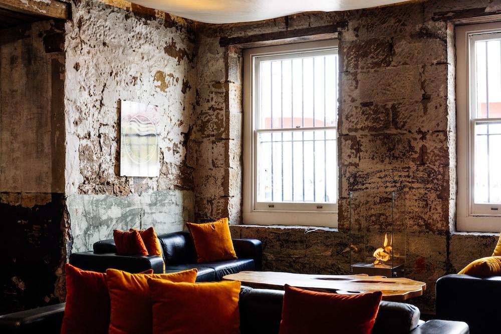 The Henry Jones Art Hotel Hobart Exterior foto The interior of the Old Dispensary