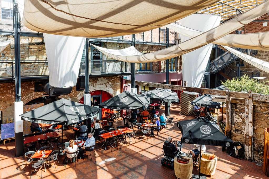The Henry Jones Art Hotel Hobart Interior foto The patio at the Hotel Santa Fe