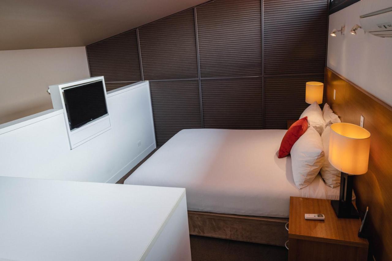 The Henry Jones Art Hotel Hobart Exterior foto A bedroom in a typical apartment