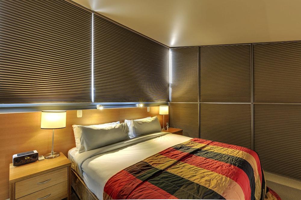 The Henry Jones Art Hotel Hobart Exterior foto Venetian blinds