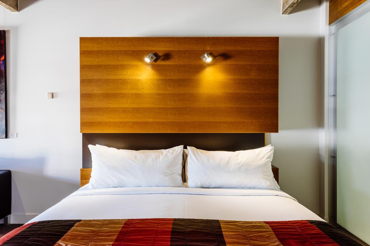 The Henry Jones Art Hotel Hobart Exterior foto A bed with two pillows