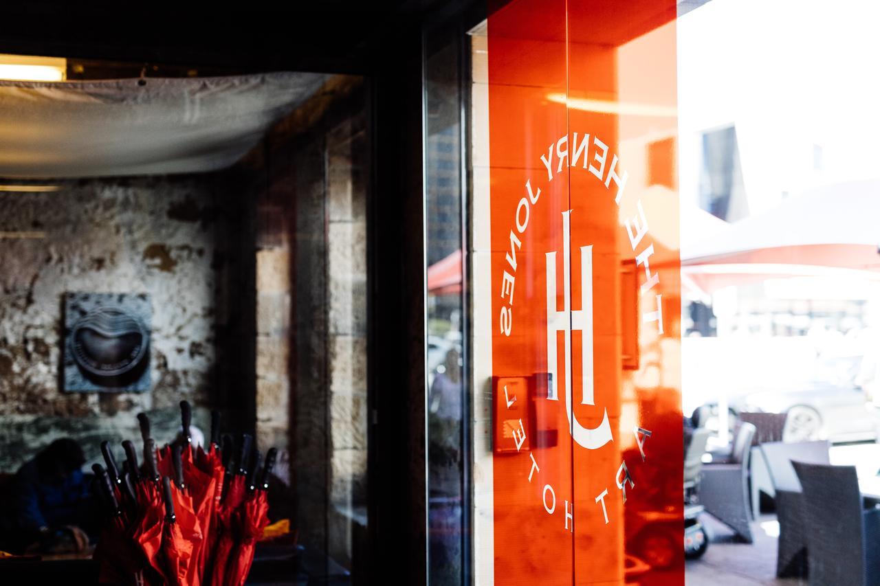 The Henry Jones Art Hotel Hobart Exterior foto Entrance to the hotel