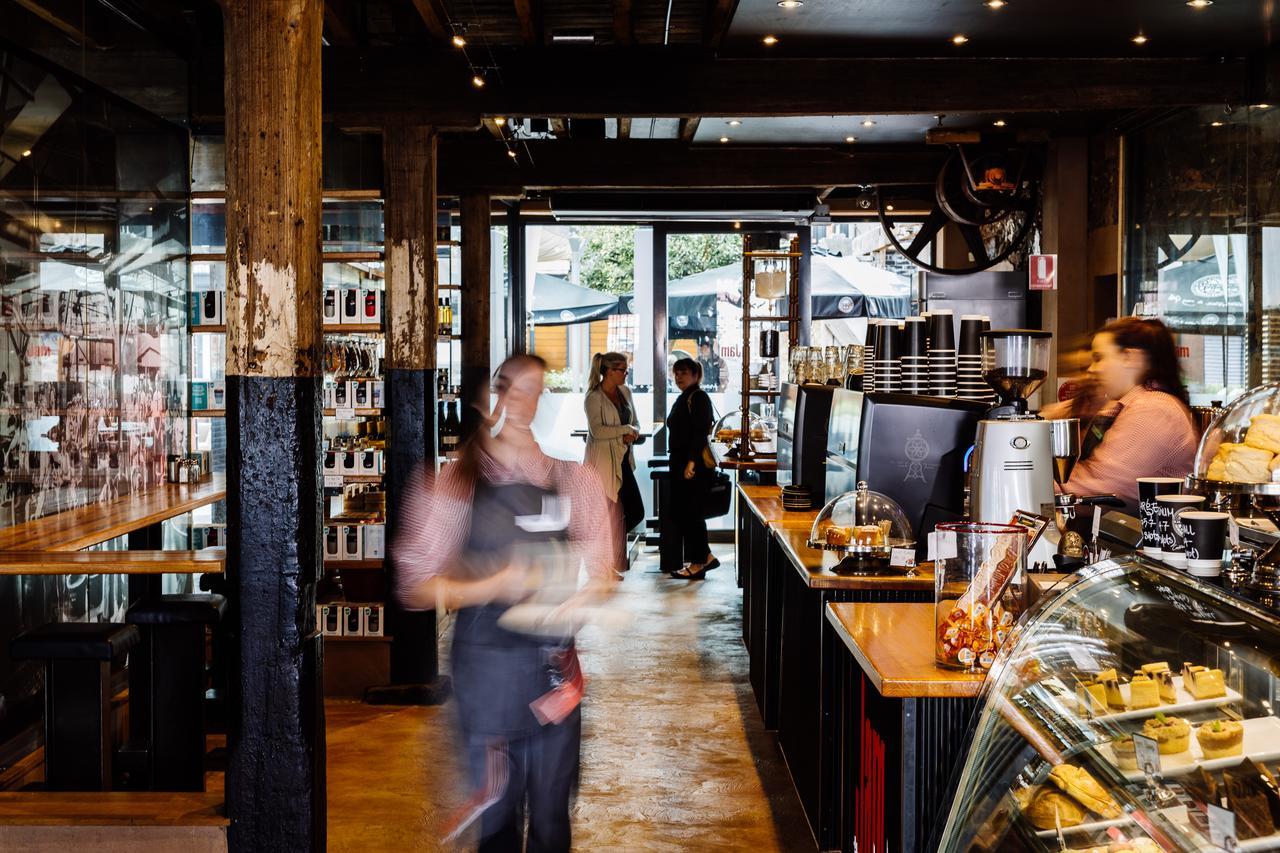 The Henry Jones Art Hotel Hobart Exterior foto The interior of a typical Starbucks store